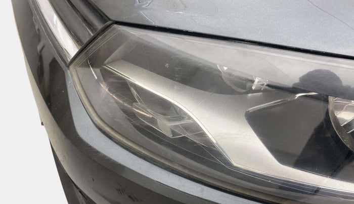 2016 Volkswagen Ameo HIGHLINE1.2L, Petrol, Manual, 1,00,614 km, Left headlight - Clamp has minor damage