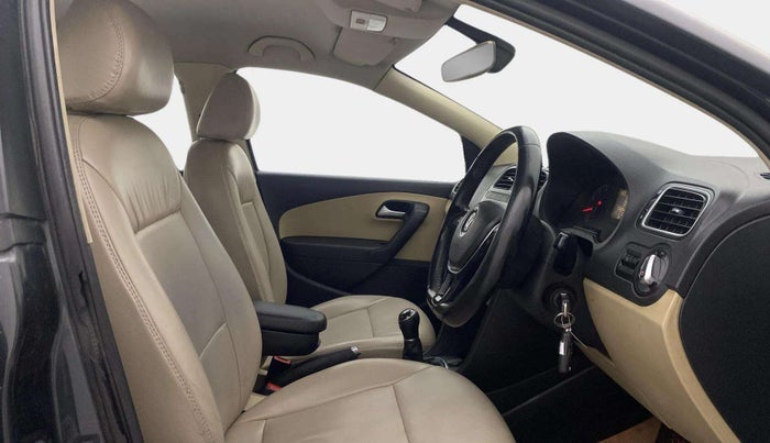 2016 Volkswagen Ameo HIGHLINE1.2L, Petrol, Manual, 1,00,614 km, Second-row right seat - Belt buckle missing