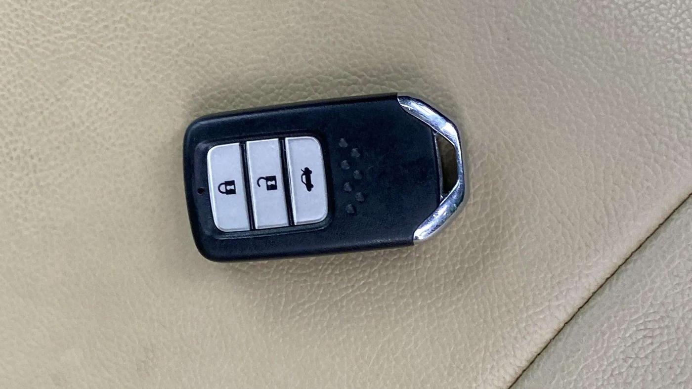 2017 Honda City 1.5L I-VTEC V MT, Petrol, Manual, 72,604 km, Key Close Up