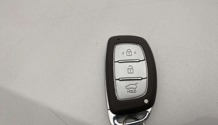 2016 Hyundai Creta SX PLUS 1.6 PETROL, Petrol, Manual, 72,356 km, Key Close Up
