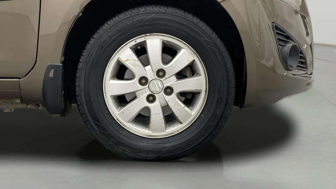 2014 Maruti Ritz ZXI, Petrol, Manual, 84,272 km, Right Front Wheel