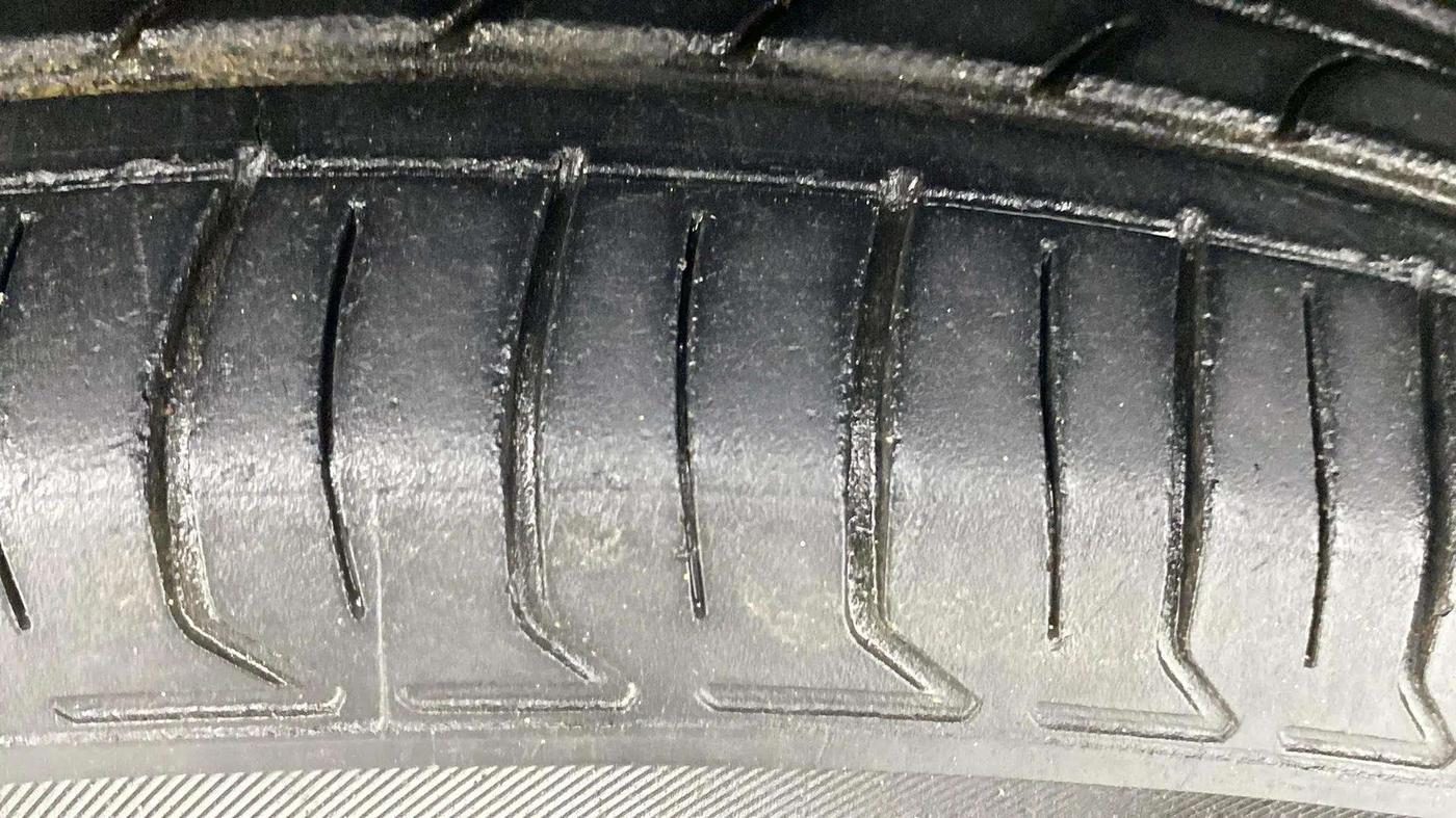 2014 Maruti Ritz ZXI, Petrol, Manual, 84,272 km, Left Front Tyre Tread