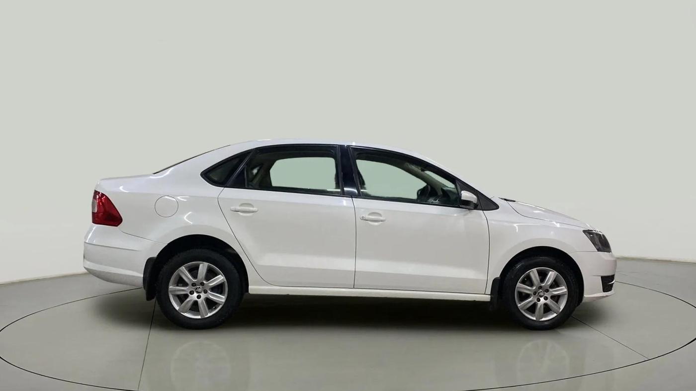 2019 Skoda Rapid 1.6 MPI ACTIVE, Petrol, Manual, 70,989 km, Right Side View