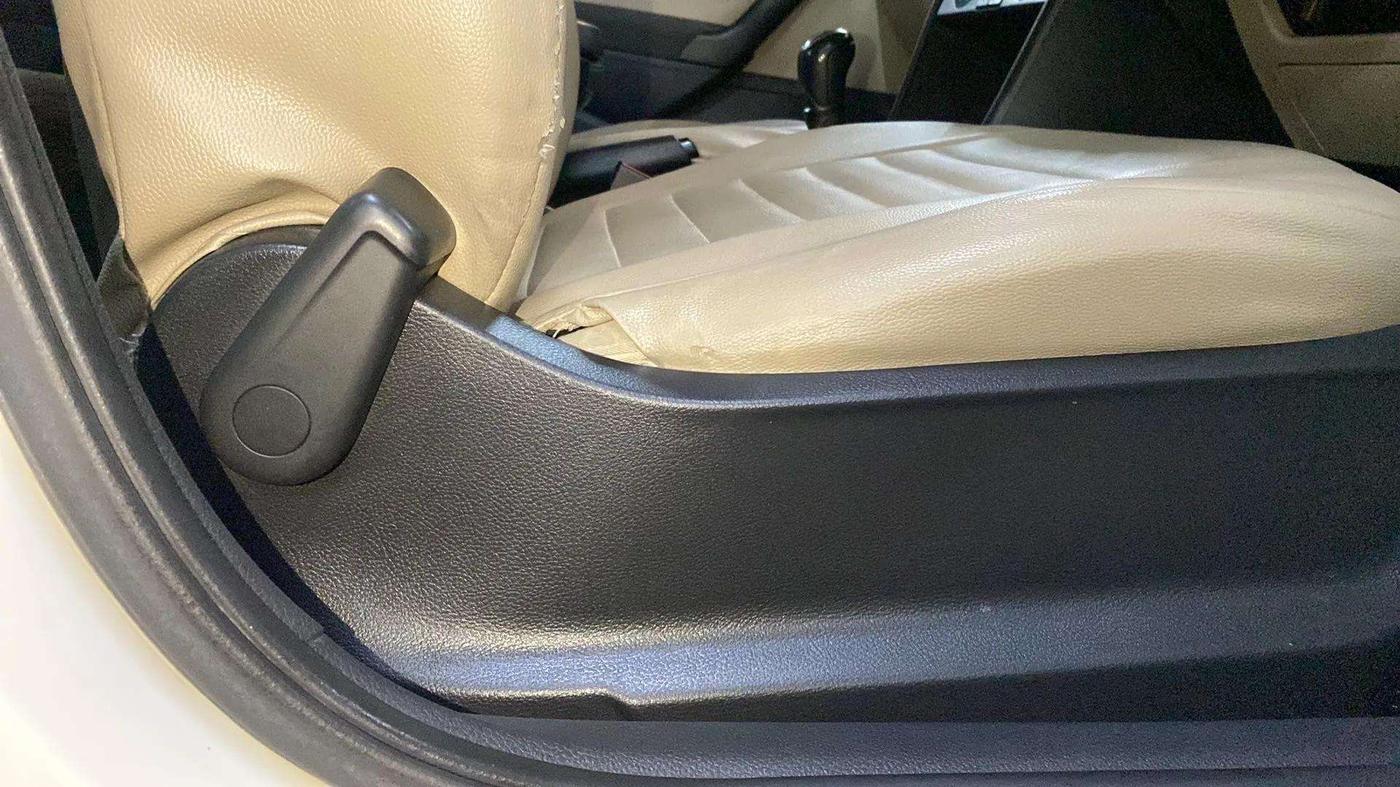 2019 Skoda Rapid 1.6 MPI ACTIVE, Petrol, Manual, 70,989 km, Driver Side Adjustment Panel