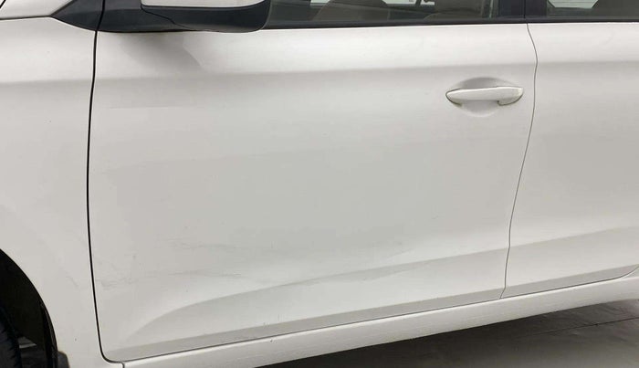 2017 Hyundai Elite i20 SPORTZ 1.2, Petrol, Manual, 69,644 km, Front passenger door - Minor scratches