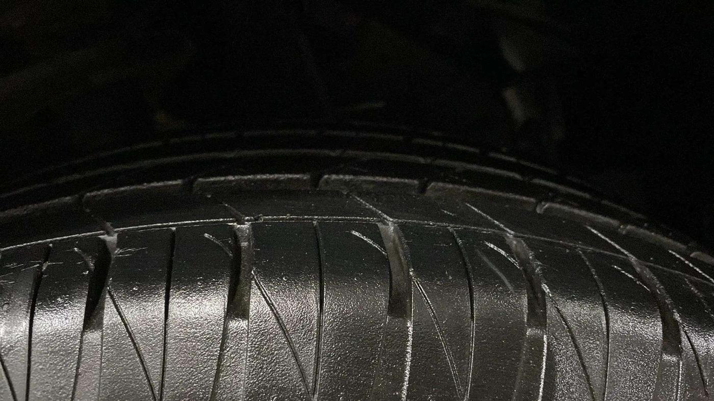 2021 Maruti Vitara Brezza ZXI PLUS AT SHVS, Petrol, Automatic, 9,835 km, Right Front Tyre Tread