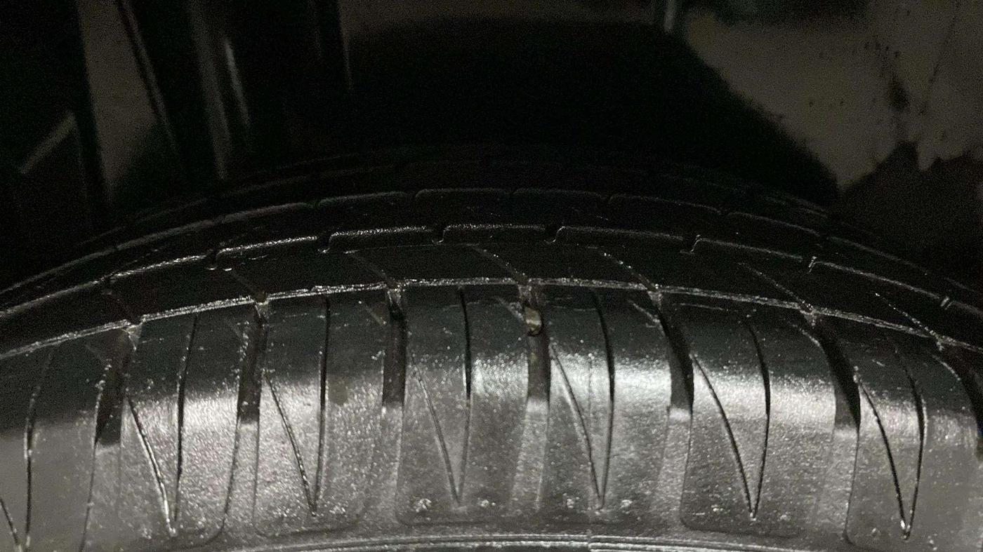 2021 Maruti Vitara Brezza ZXI PLUS AT SHVS, Petrol, Automatic, 9,835 km, Right Rear Tyre Tread