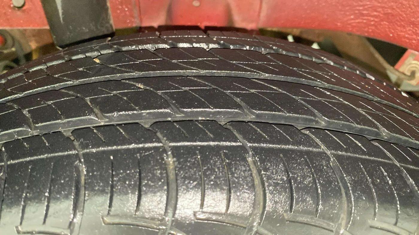 2018 Mahindra KUV 100 NXT K8 P 6 STR, Petrol, Manual, 20,747 km, Right Rear Tyre Tread