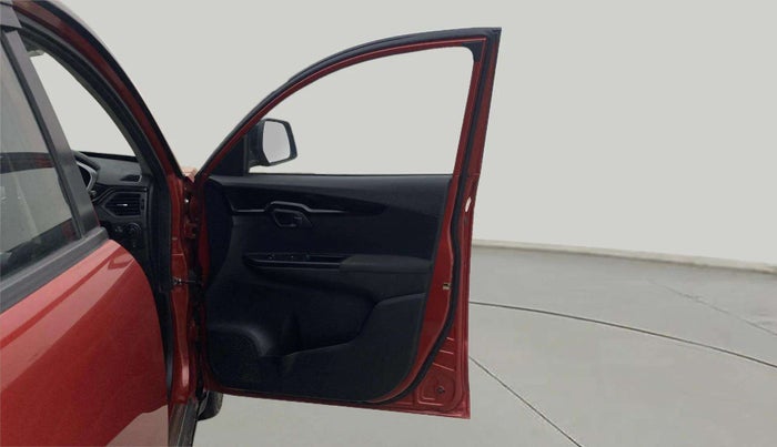 2018 Mahindra KUV 100 NXT K8 P 6 STR, Petrol, Manual, 20,747 km, RHS Front Door