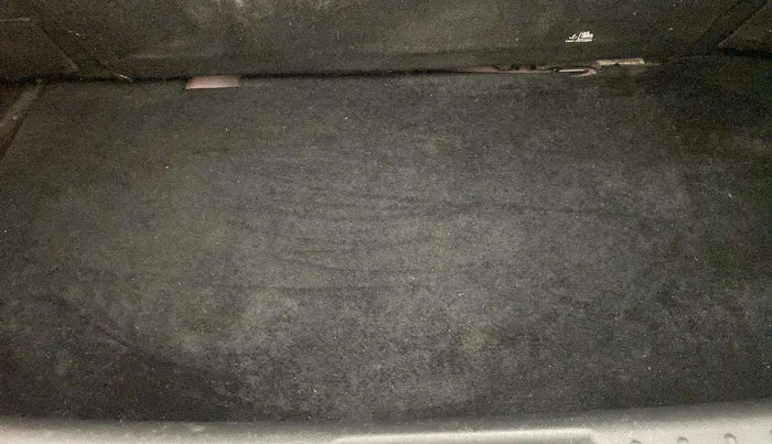 2018 Mahindra KUV 100 NXT K8 P 6 STR, Petrol, Manual, 20,747 km, Boot Inside