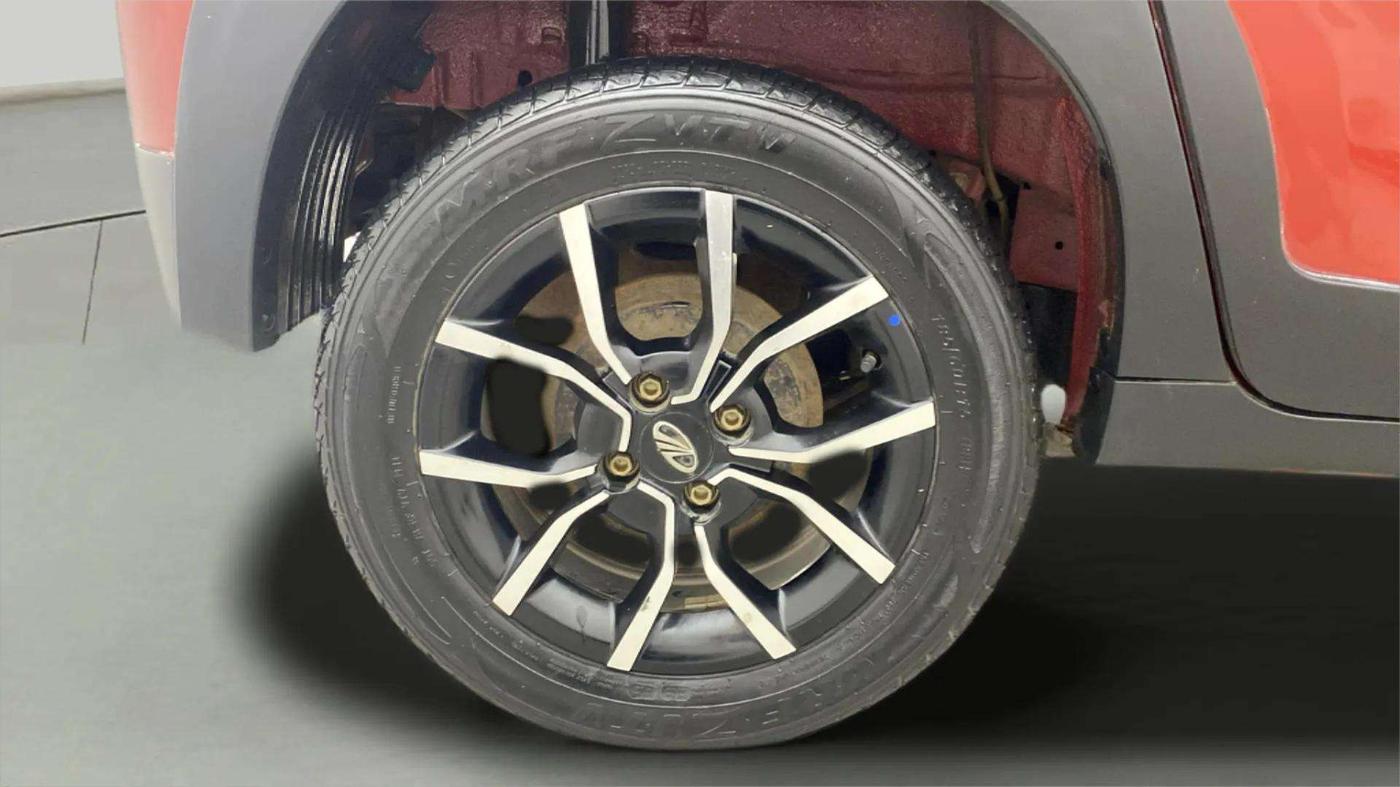 2018 Mahindra KUV 100 NXT K8 P 6 STR, Petrol, Manual, 20,747 km, Right Rear Wheel