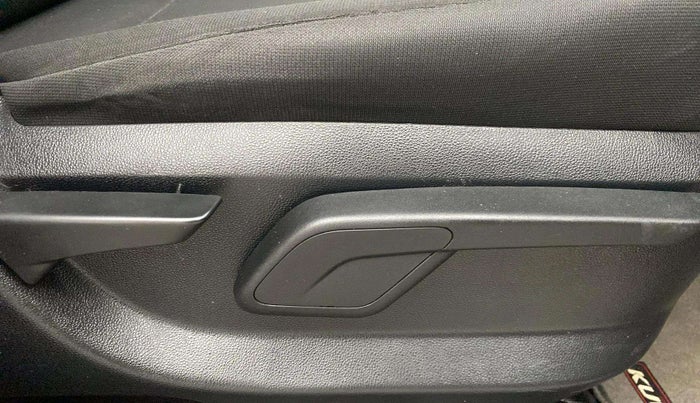 2018 Mahindra KUV 100 NXT K8 P 6 STR, Petrol, Manual, 20,747 km, Driver Side Adjustment Panel