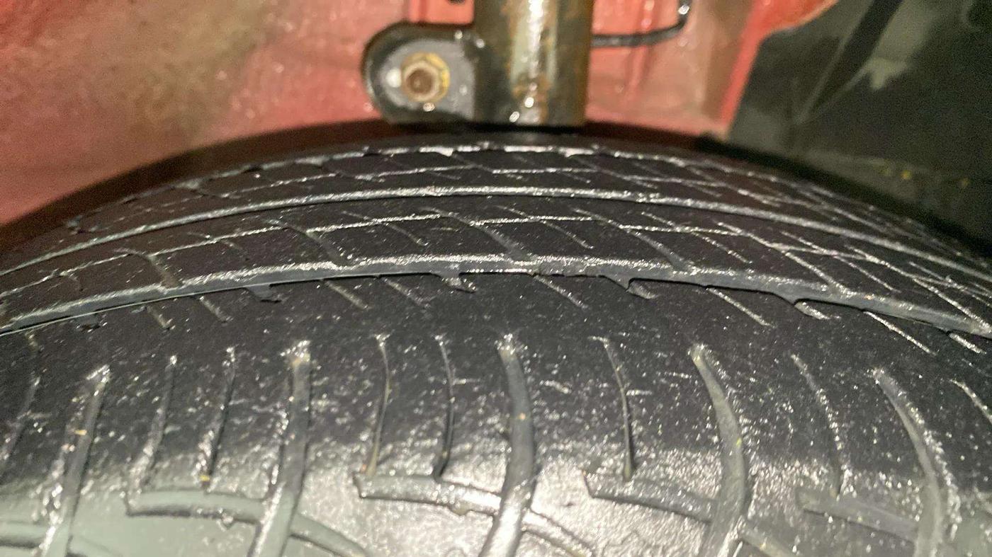 2018 Mahindra KUV 100 NXT K8 P 6 STR, Petrol, Manual, 20,747 km, Right Front Tyre Tread