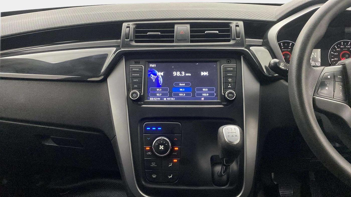 2018 Mahindra KUV 100 NXT K8 P 6 STR, Petrol, Manual, 20,747 km, Air Conditioner