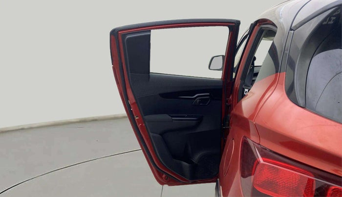 2018 Mahindra KUV 100 NXT K8 P 6 STR, Petrol, Manual, 20,747 km, LHS Rear Door