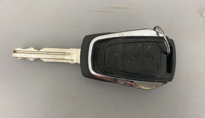 2018 Mahindra KUV 100 NXT K8 P 6 STR, Petrol, Manual, 20,747 km, Key Close Up