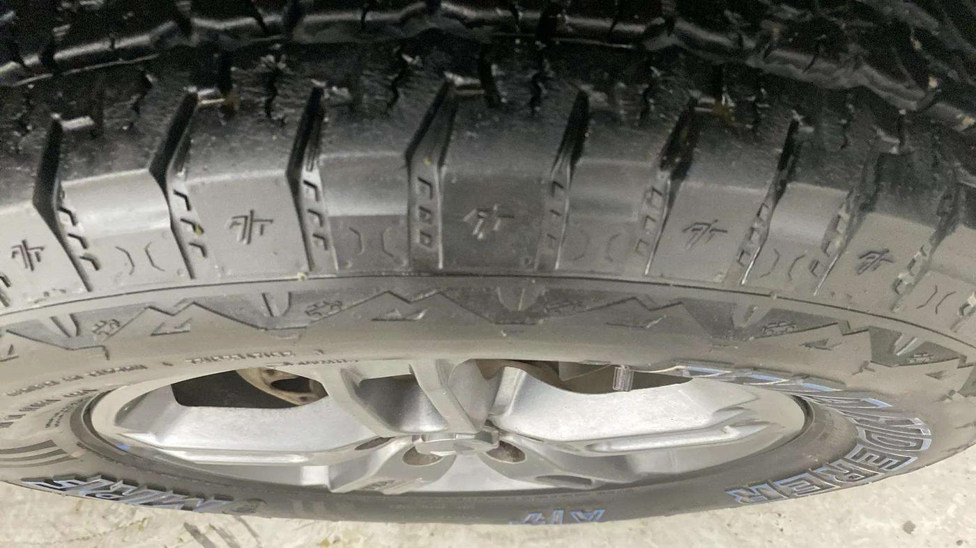2023 Mahindra Thar LX P 2WD AT HT, Petrol, Automatic, 15,477 km, Right Front Tyre Tread