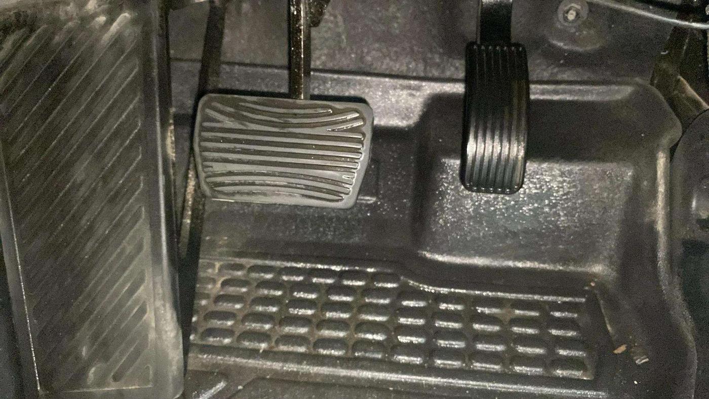 2023 Mahindra Thar LX P 2WD AT HT, Petrol, Automatic, 15,477 km, Pedals