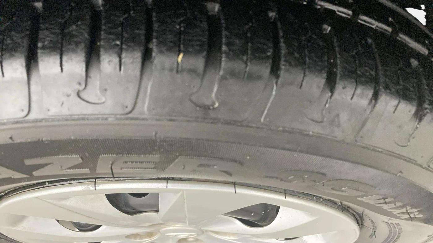 2019 Hyundai Elite i20 MAGNA PLUS 1.2, Petrol, Manual, 21,391 km, Right Front Tyre Tread