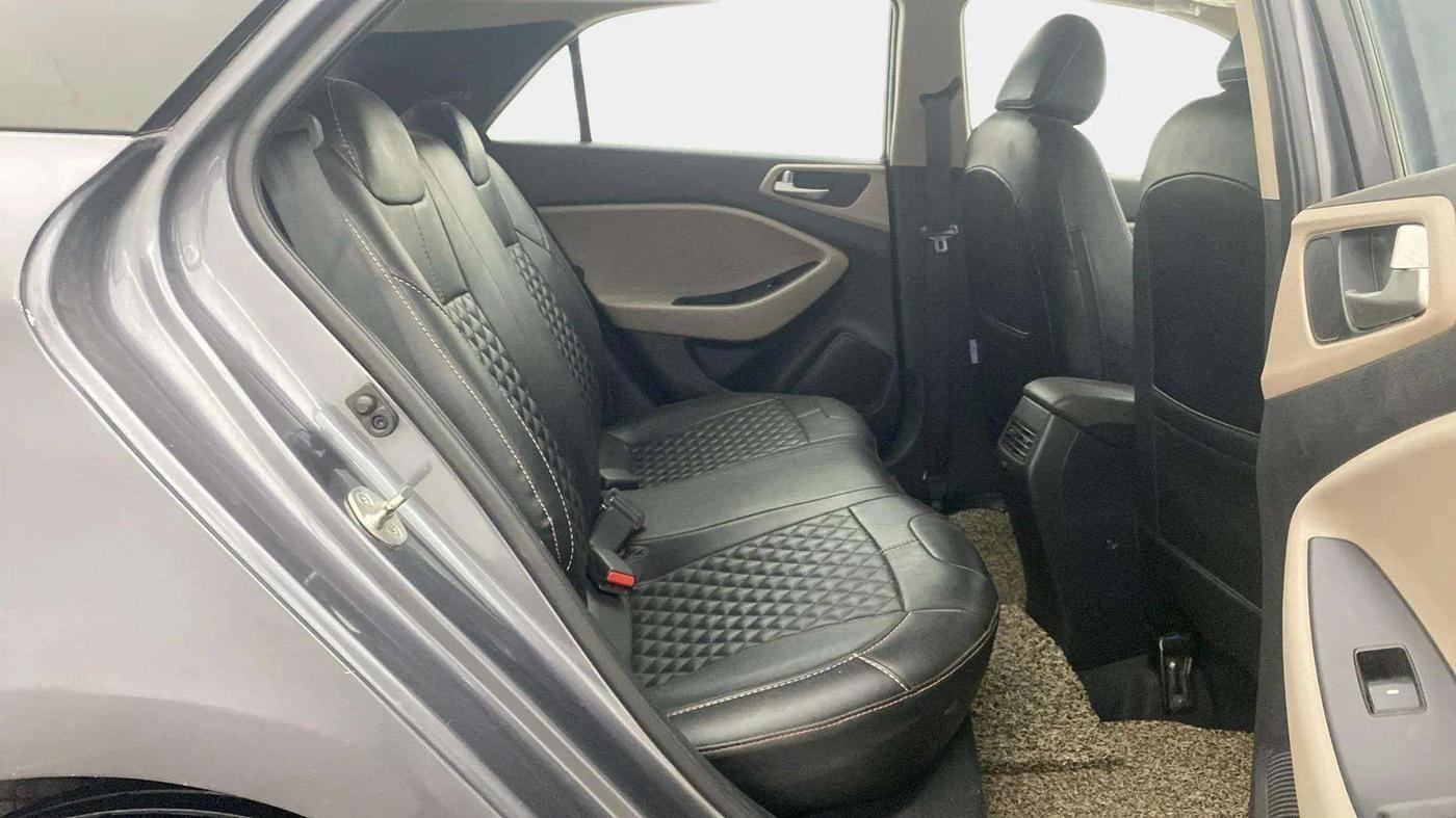 2019 Hyundai Elite i20 MAGNA PLUS 1.2, Petrol, Manual, 21,391 km, Right Side Rear Door Cabin