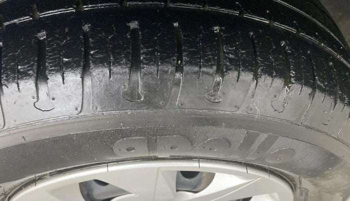 2019 Hyundai Elite i20 MAGNA PLUS 1.2, Petrol, Manual, 21,338 km, Left Front Tyre Tread