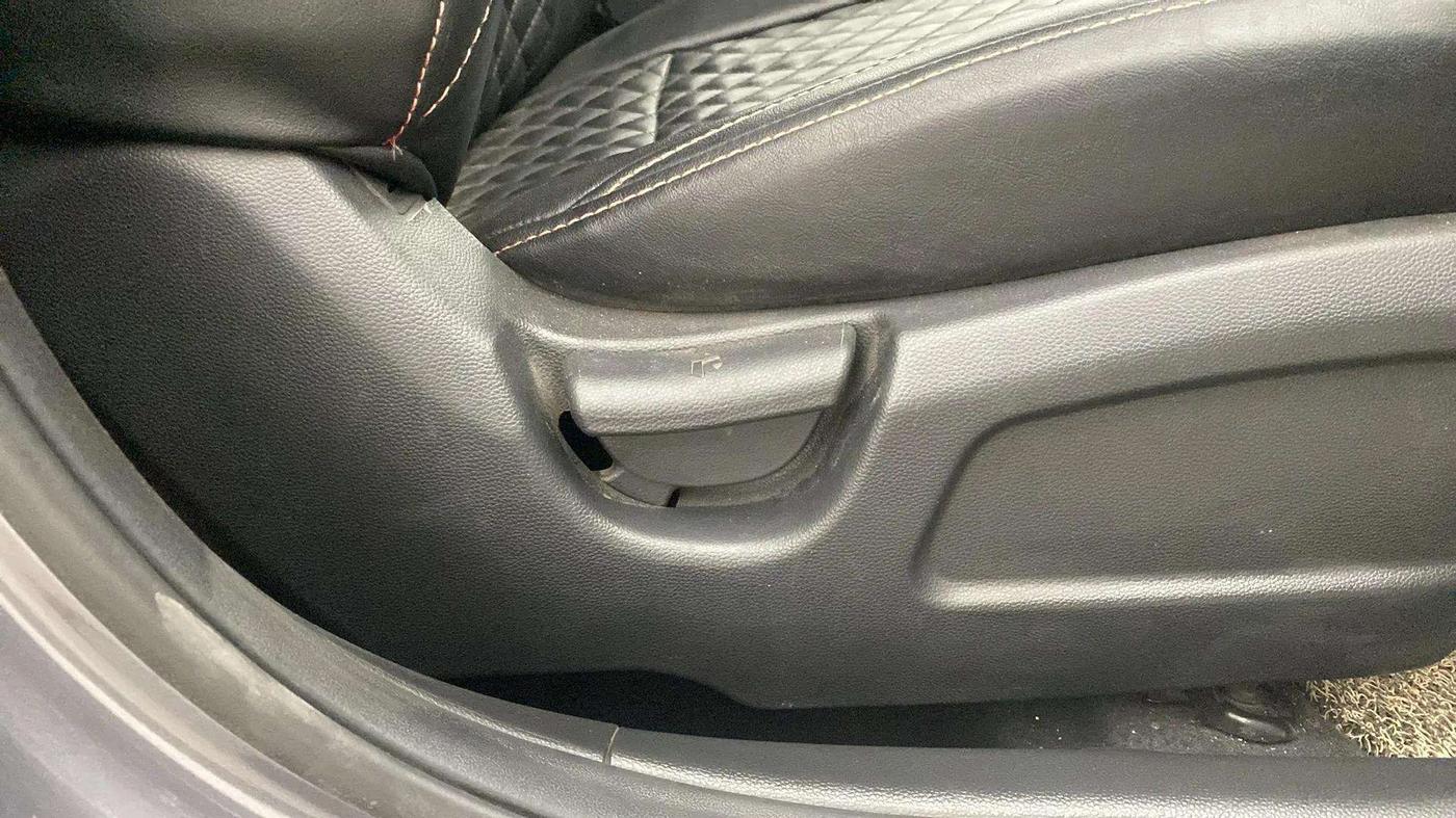 2019 Hyundai Elite i20 MAGNA PLUS 1.2, Petrol, Manual, 21,391 km, Driver Side Adjustment Panel