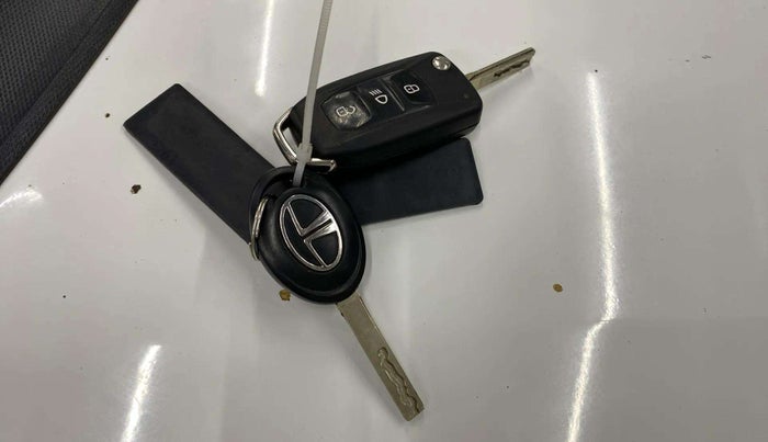 2022 Tata Tiago XT CNG, CNG, Manual, 19,436 km, Key Close Up