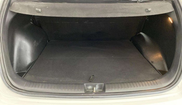 2018 Hyundai Creta SX 1.6 DIESEL, Diesel, Manual, 59,465 km, Boot Inside