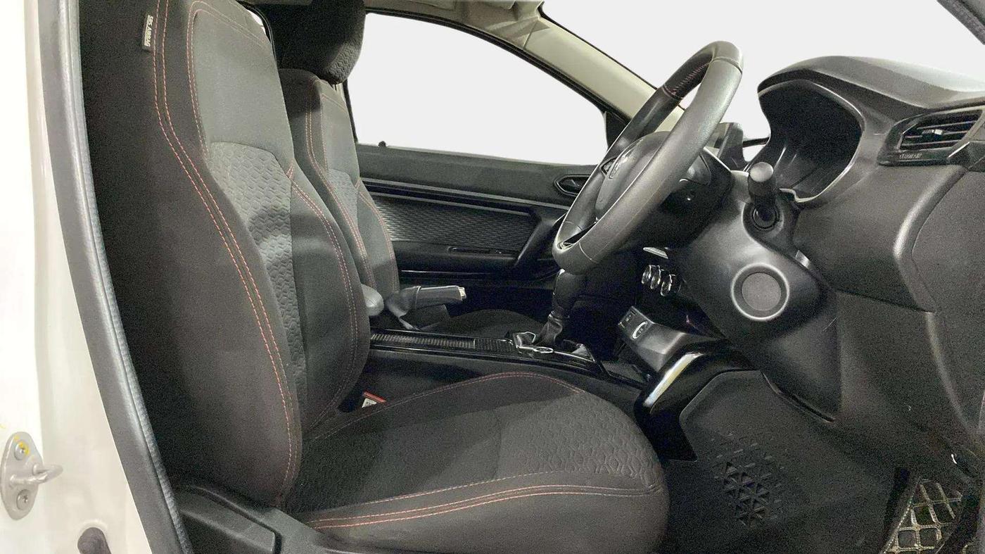2022 Renault Kiger RXZ AMT, Petrol, Automatic, 25,564 km, Right Side Front Door Cabin