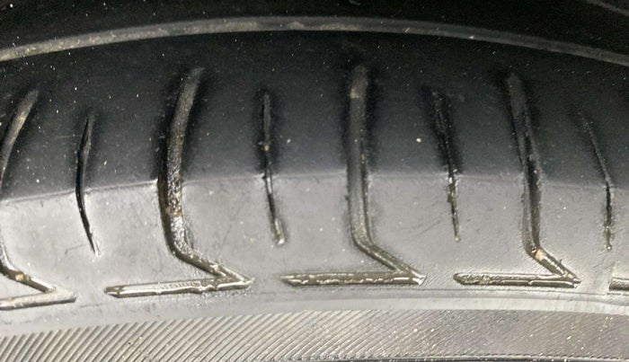2016 Maruti Celerio VXI AMT, Petrol, Automatic, 76,726 km, Right Rear Tyre Tread