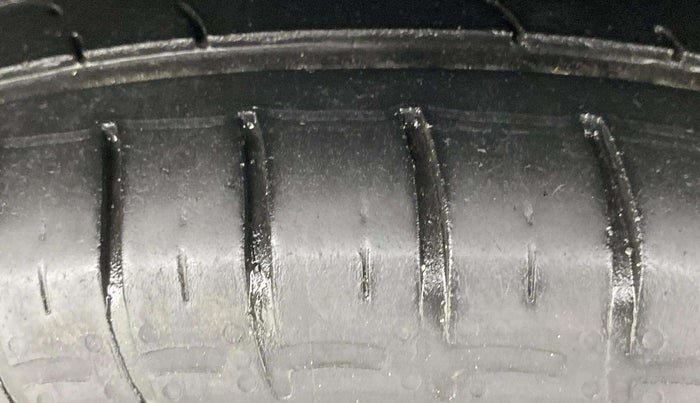 2016 Maruti Celerio VXI AMT, Petrol, Automatic, 76,726 km, Left Front Tyre Tread