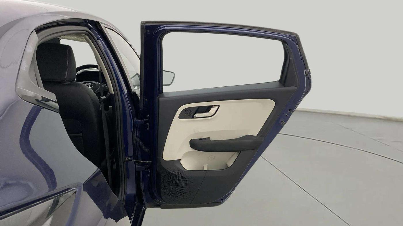 2023 Tata ALTROZ XZ PLUS O SUNROOF CNG, CNG, Manual, 34,078 km, RHS Rear Door