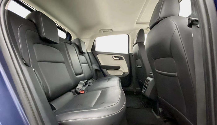2023 Tata ALTROZ XZ PLUS O SUNROOF CNG, CNG, Manual, 33,788 km, Right Side Rear Door Cabin
