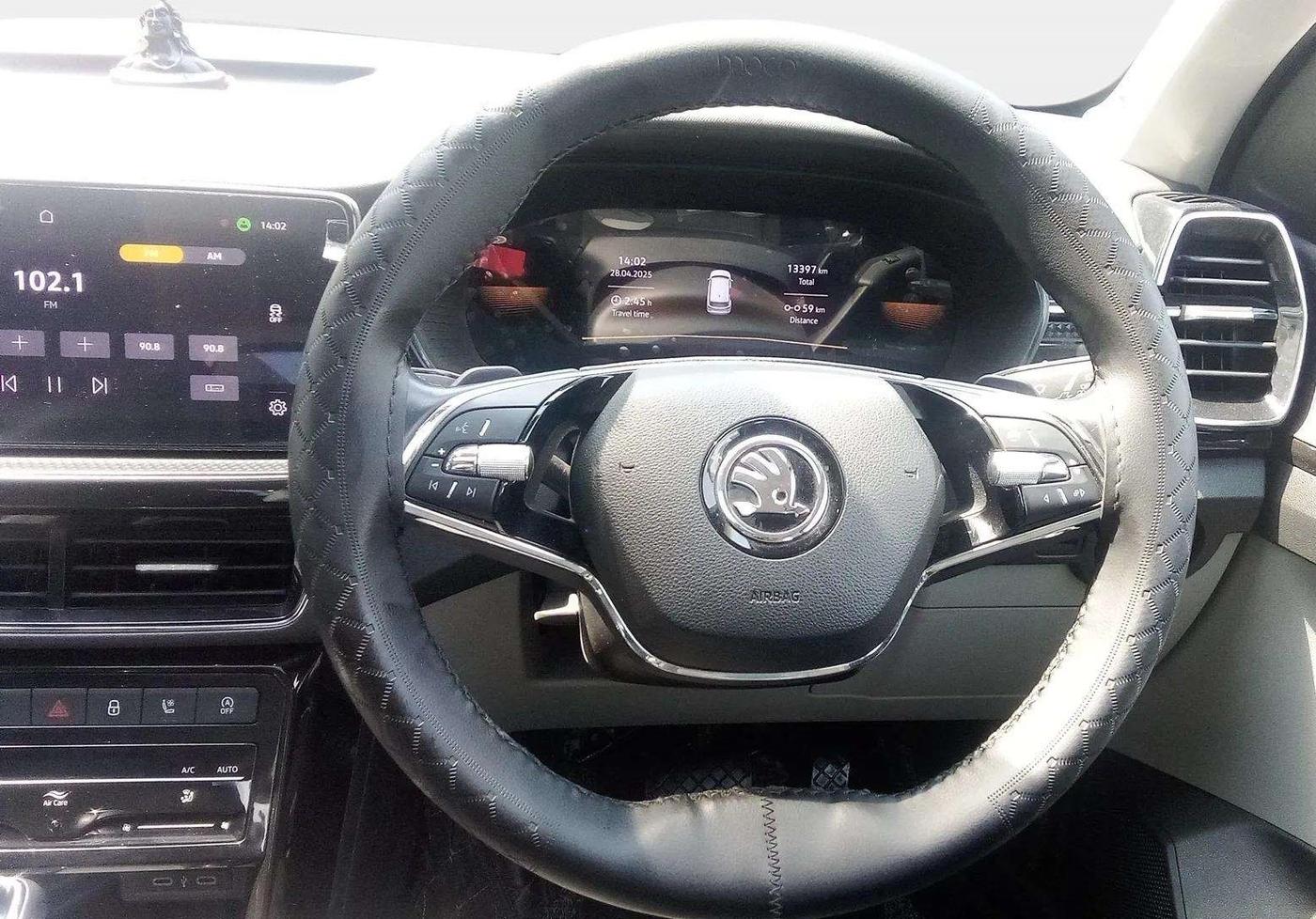 2023 Skoda KUSHAQ STYLE 1.0L TSI AT, Petrol, Automatic, 13,396 km, Steering Wheel Close Up