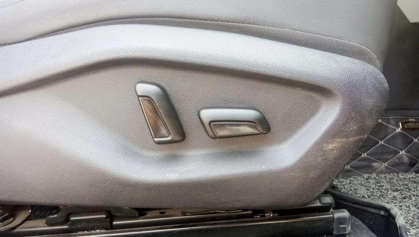 2023 Skoda KUSHAQ STYLE 1.0L TSI AT, Petrol, Automatic, 13,396 km, Driver Side Adjustment Panel