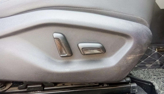 2023 Skoda KUSHAQ STYLE 1.0L TSI AT, Petrol, Automatic, 13,396 km, Driver Side Adjustment Panel