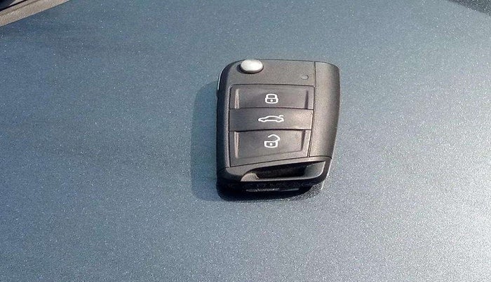 2023 Skoda KUSHAQ STYLE 1.0L TSI AT, Petrol, Automatic, 13,396 km, Key Close Up