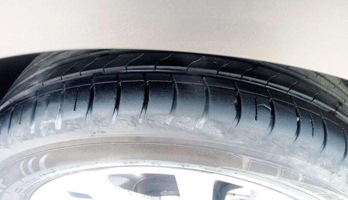 2023 Skoda KUSHAQ STYLE 1.0L TSI AT, Petrol, Automatic, 13,396 km, Left Front Tyre Tread