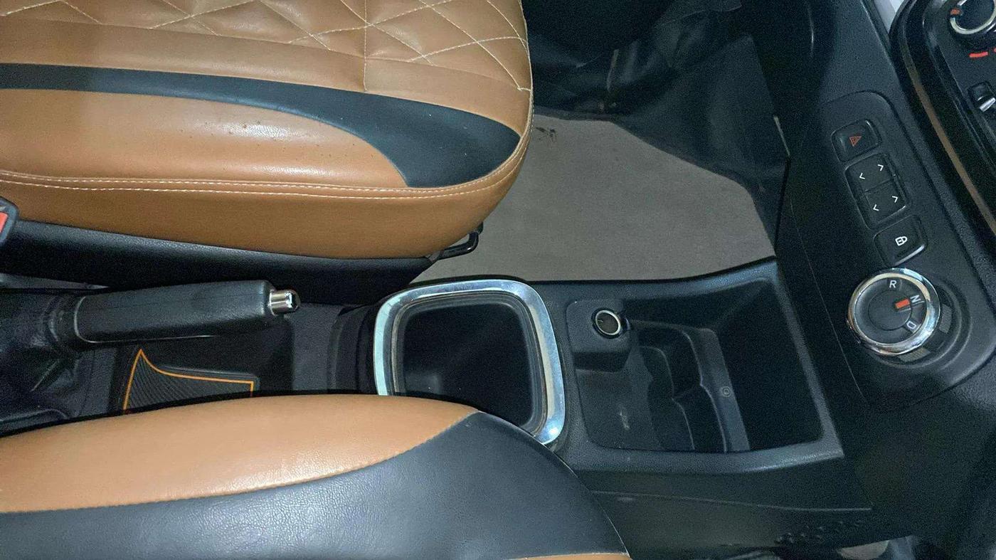2018 Renault Kwid RXT 1.0 AMT (O), Petrol, Automatic, 70,154 km, Gear Lever