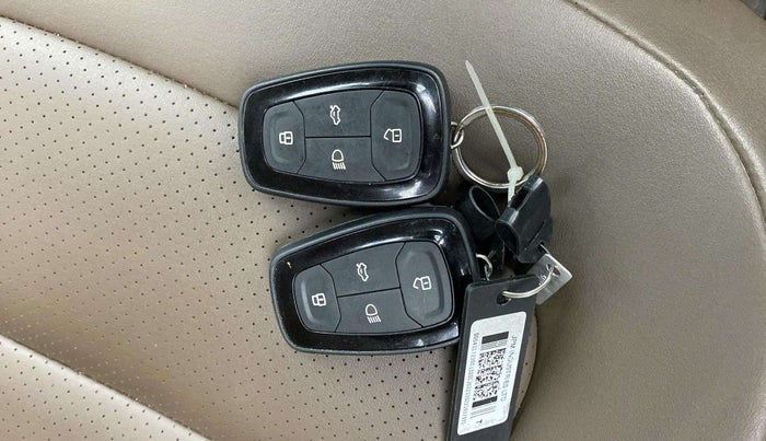 2021 Tata Harrier XZ 2.0L, Diesel, Manual, 54,665 km, Key Close Up