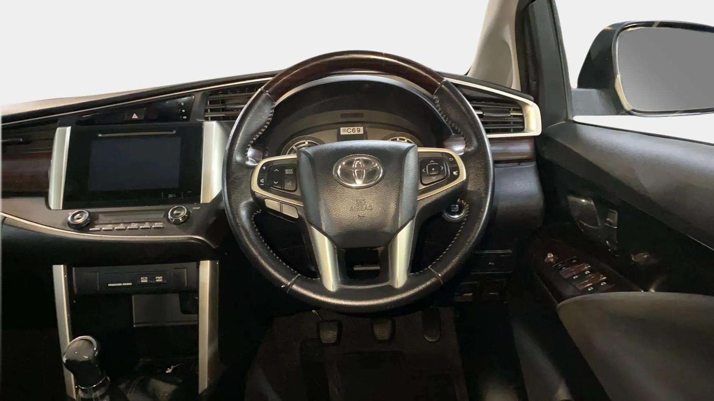 2017 Toyota Innova Crysta 2.4 VX 7 STR, Diesel, Manual, 52,086 km, Steering Wheel Close Up