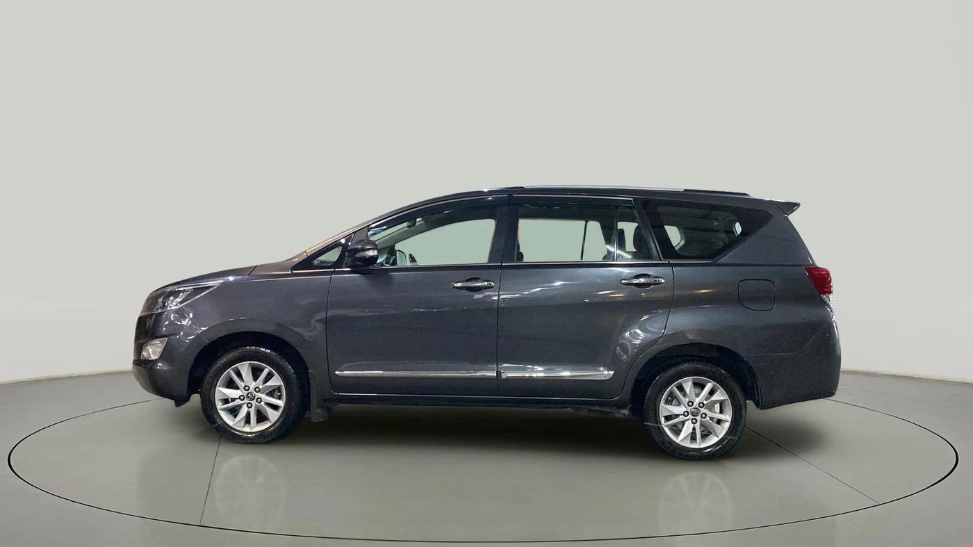 2017 Toyota Innova Crysta 2.4 VX 7 STR, Diesel, Manual, 52,086 km, Right Side View