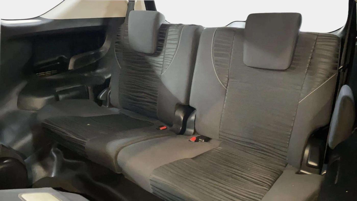 2017 Toyota Innova Crysta 2.4 VX 7 STR, Diesel, Manual, 52,086 km, Third Seat Row ( optional )