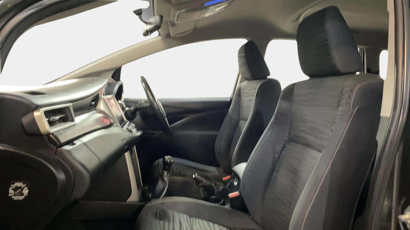 2017 Toyota Innova Crysta 2.4 VX 7 STR, Diesel, Manual, 52,086 km, Right Side Front Door Cabin