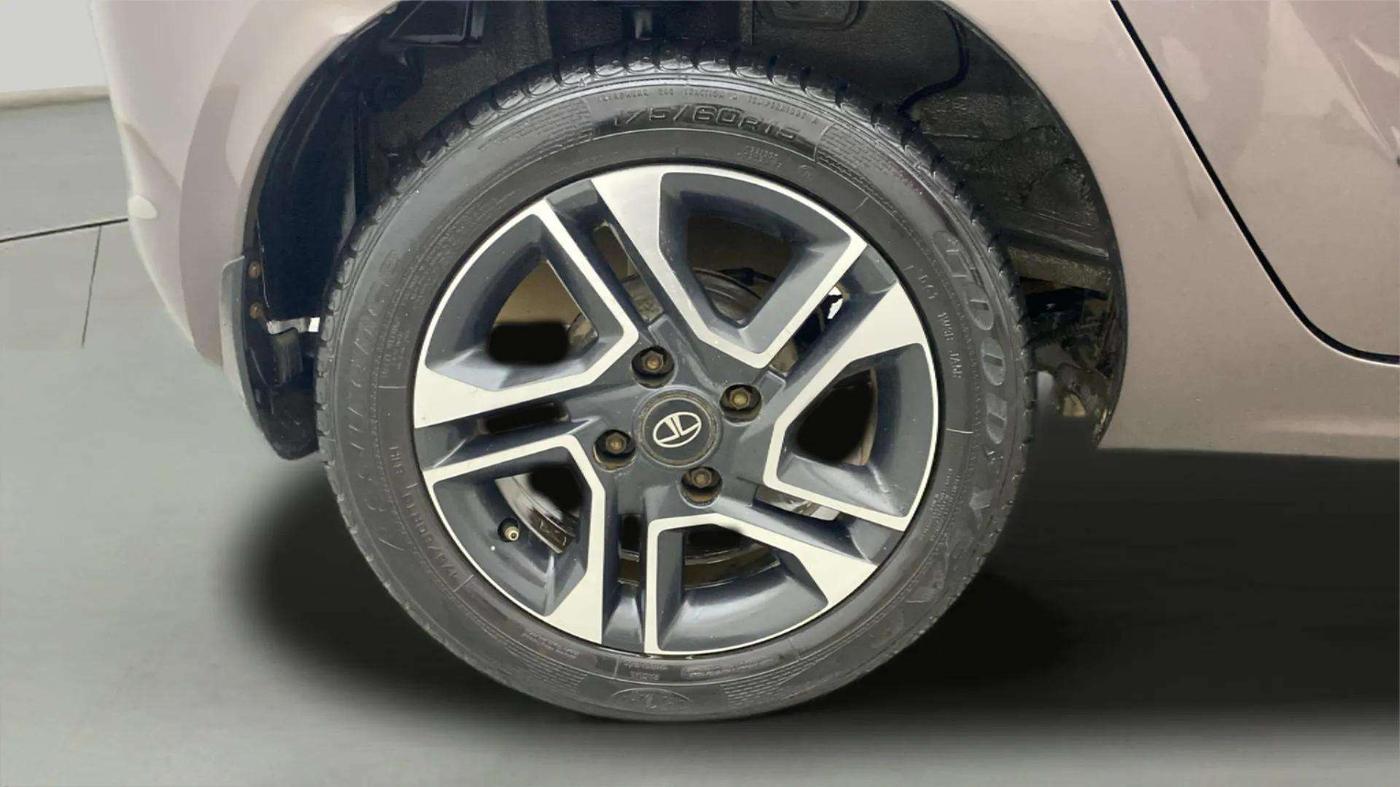 2019 Tata Tiago XZ PLUS PETROL, Petrol, Manual, 36,579 km, Right Rear Wheel