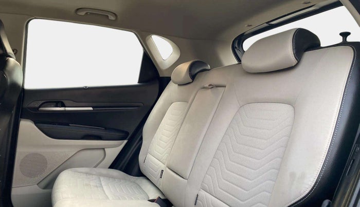 2022 KIA SONET HTX 1.0 IMT, Petrol, Manual, 15,987 km, Right Side Rear Door Cabin