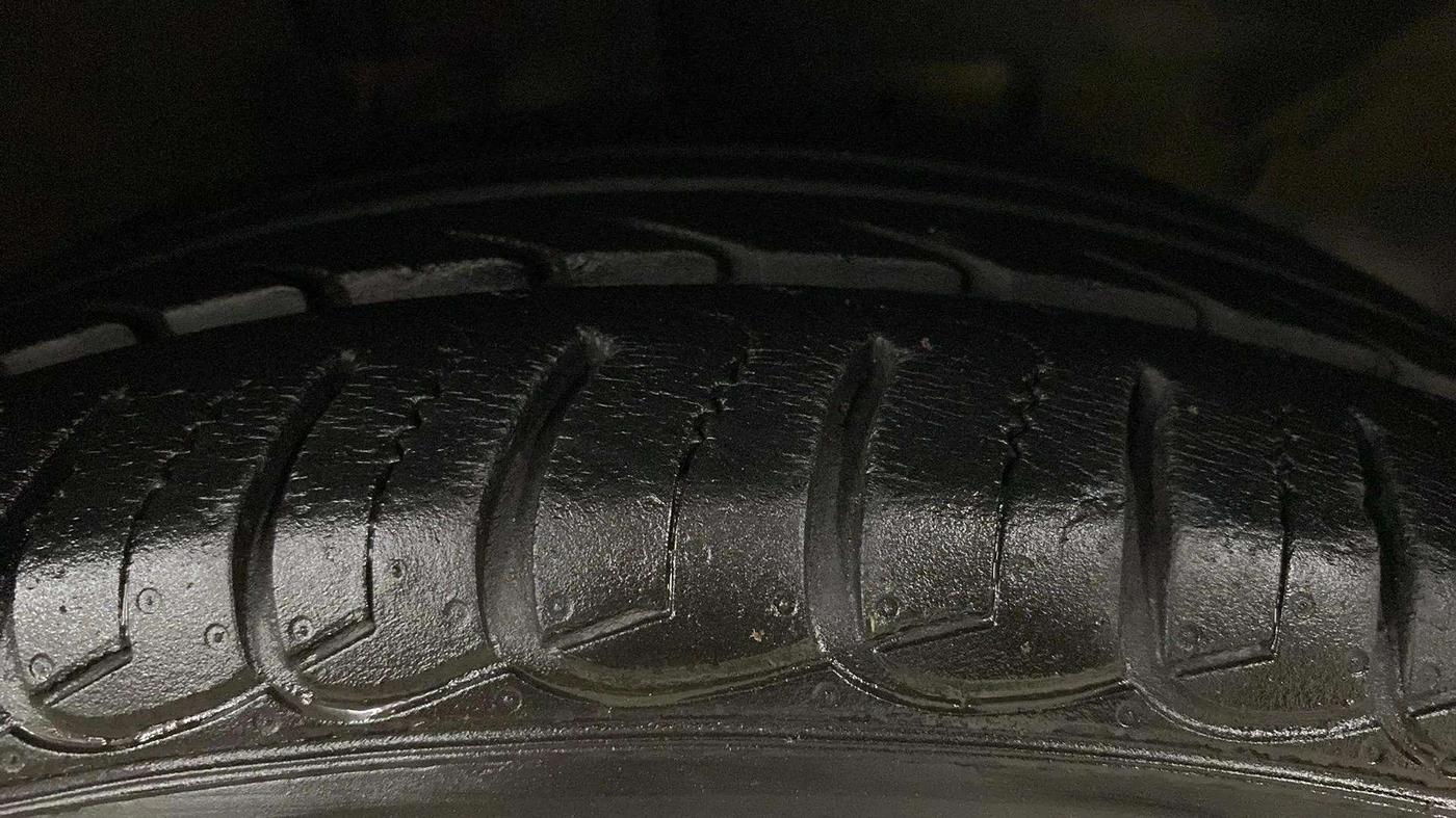 2020 Ford Ecosport TITANIUM 1.5L PETROL AT, Petrol, Automatic, 31,887 km, Right Front Tyre Tread