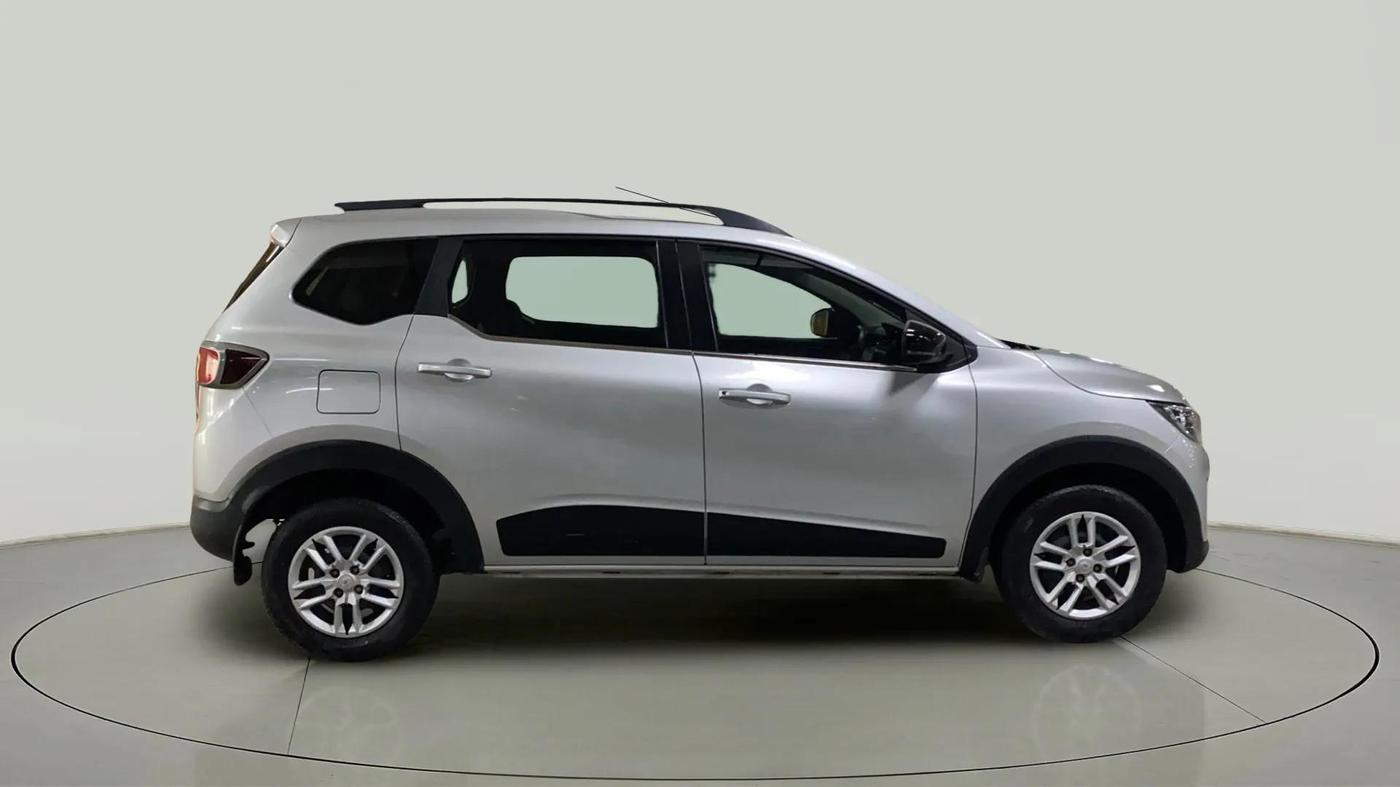 2022 Renault TRIBER RXT, Petrol, Manual, 38,989 km, Right Side View
