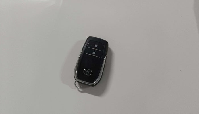 2021 Toyota Innova Crysta 2.4 VX 8 STR, Diesel, Manual, 1,02,341 km, Key Close Up