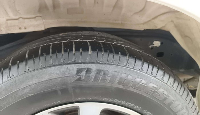 2021 Toyota Innova Crysta 2.4 VX 8 STR, Diesel, Manual, 1,02,341 km, Right Rear Tyre Tread
